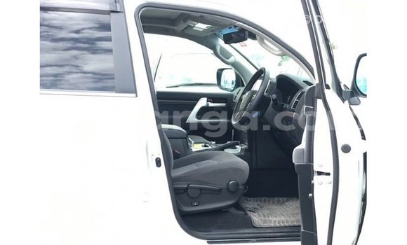 Acheter Import Voiture Toyota Land Cruiser Blanc à Import - Dubai, Malawi Acheter Import Voiture Toyota Land Cruiser Blanc à Import - Dubai, Malawi