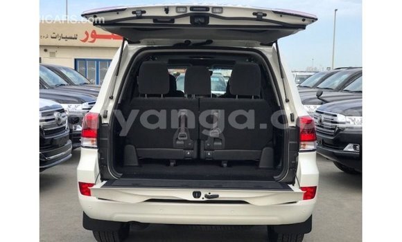 Acheter Import Voiture Toyota Land Cruiser Blanc à Import - Dubai, Malawi Acheter Import Voiture Toyota Land Cruiser Blanc à Import - Dubai, Malawi