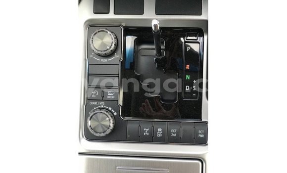 Acheter Import Voiture Toyota Land Cruiser Blanc à Import - Dubai, Malawi Acheter Import Voiture Toyota Land Cruiser Blanc à Import - Dubai, Malawi