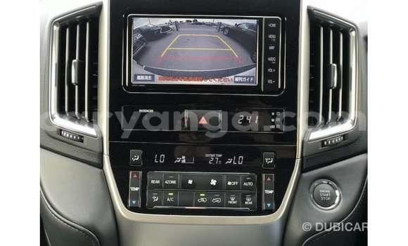 Acheter Import Voiture Toyota Land Cruiser Blanc à Import - Dubai, Malawi Acheter Import Voiture Toyota Land Cruiser Blanc à Import - Dubai, Malawi