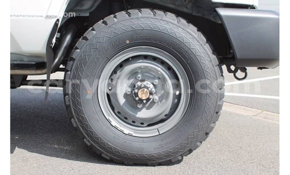 Buy Import Toyota Land Cruiser White Car in Import - Dubai in Malawi Buy Import Toyota Land Cruiser White Car in Import - Dubai in Malawi