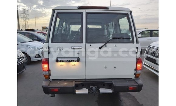 Buy Import Toyota Land Cruiser White Car in Import - Dubai in Malawi Buy Import Toyota Land Cruiser White Car in Import - Dubai in Malawi