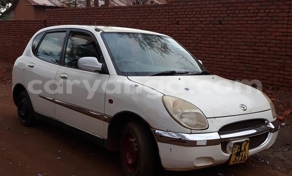 Buy Used Toyota Duet White Car in Lilongwe in Malawi