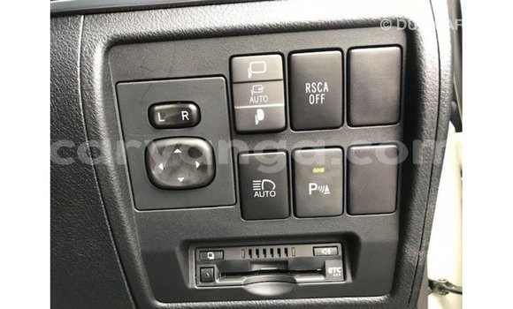 Acheter Import Voiture Toyota Land Cruiser Blanc à Import - Dubai, Malawi Acheter Import Voiture Toyota Land Cruiser Blanc à Import - Dubai, Malawi