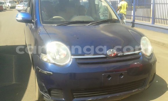 Buy Used Toyota Sienna Blue Car in Limete in Malawi