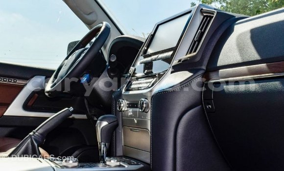Acheter Import Voiture Toyota Land Cruiser Noir à Import - Dubai, Malawi Acheter Import Voiture Toyota Land Cruiser Noir à Import - Dubai, Malawi