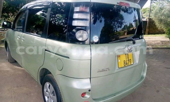 Buy Used Toyota Sienta Green Car in Lilongwe in Malawi Buy Used Toyota Sienta Green Car in Lilongwe in Malawi