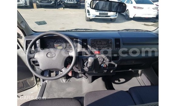 Nunua Imported Toyota Hiace White Gari ndani ya Import - Dubai nchini Malawi Nunua Imported Toyota Hiace White Gari ndani ya Import - Dubai nchini Malawi