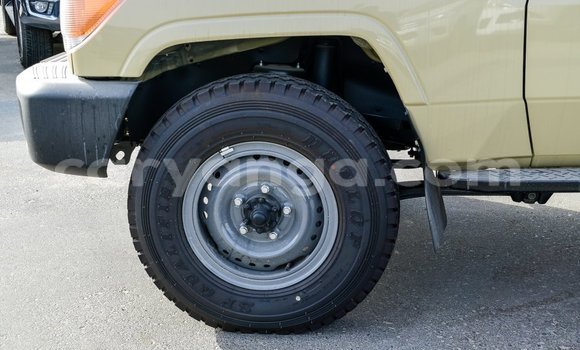 Buy Import Toyota Land Cruiser Beige Car in Import - Dubai in Malawi Buy Import Toyota Land Cruiser Beige Car in Import - Dubai in Malawi