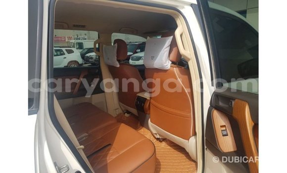 Nunua Imported Toyota Land Cruiser White Gari ndani ya Import - Dubai nchini Malawi Nunua Imported Toyota Land Cruiser White Gari ndani ya Import - Dubai nchini Malawi