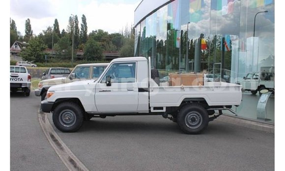 Buy Import Toyota Land Cruiser White Car in Import - Dubai in Malawi Buy Import Toyota Land Cruiser White Car in Import - Dubai in Malawi