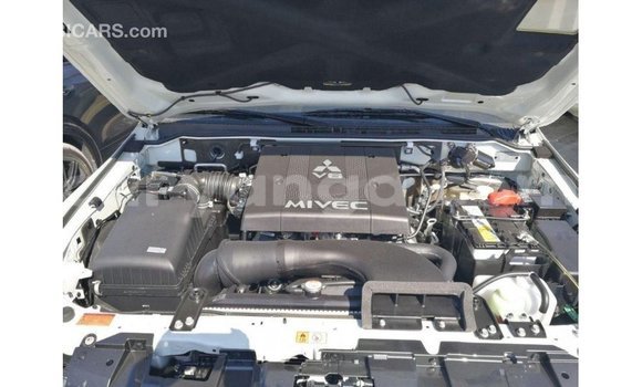 Buy Import Mitsubishi Pajero White Car in Import - Dubai in Malawi Buy Import Mitsubishi Pajero White Car in Import - Dubai in Malawi