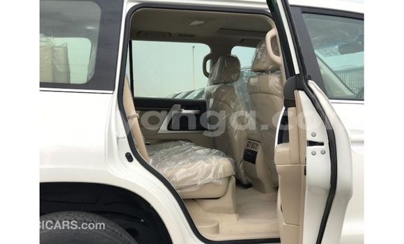 Acheter Import Voiture Toyota Land Cruiser Blanc à Import - Dubai, Malawi Acheter Import Voiture Toyota Land Cruiser Blanc à Import - Dubai, Malawi
