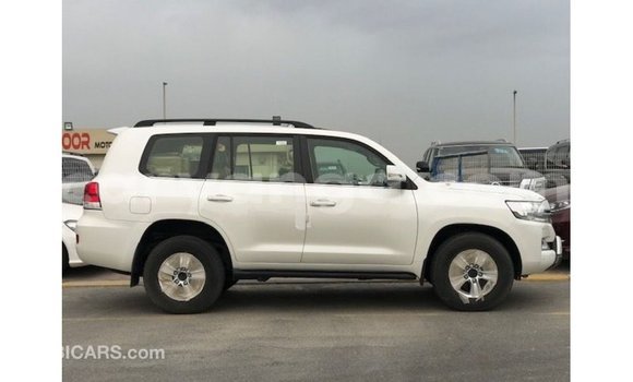 Acheter Import Voiture Toyota Land Cruiser Blanc à Import - Dubai, Malawi Acheter Import Voiture Toyota Land Cruiser Blanc à Import - Dubai, Malawi