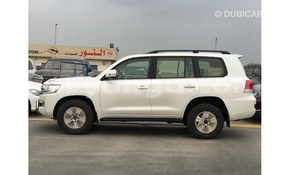 Acheter Import Voiture Toyota Land Cruiser Blanc à Import - Dubai, Malawi Acheter Import Voiture Toyota Land Cruiser Blanc à Import - Dubai, Malawi