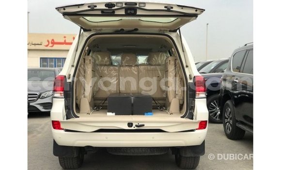 Acheter Import Voiture Toyota Land Cruiser Blanc à Import - Dubai, Malawi Acheter Import Voiture Toyota Land Cruiser Blanc à Import - Dubai, Malawi