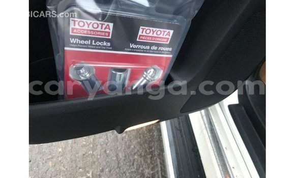 Acheter Import Voiture Toyota Fielder Blanc à Import - Dubai, Malawi Acheter Import Voiture Toyota Fielder Blanc à Import - Dubai, Malawi