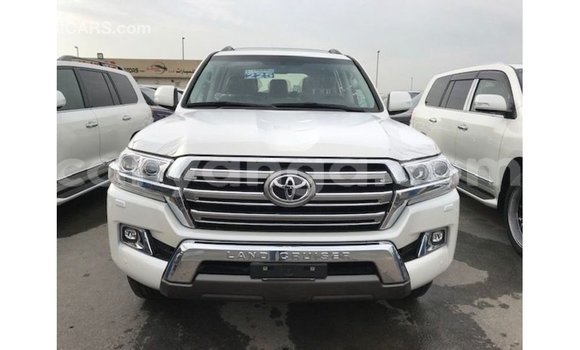 Acheter Import Voiture Toyota Land Cruiser Blanc à Import - Dubai, Malawi Acheter Import Voiture Toyota Land Cruiser Blanc à Import - Dubai, Malawi