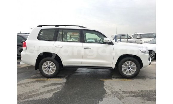 Acheter Import Voiture Toyota Land Cruiser Blanc à Import - Dubai, Malawi Acheter Import Voiture Toyota Land Cruiser Blanc à Import - Dubai, Malawi