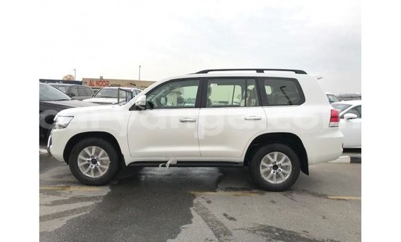 Acheter Import Voiture Toyota Land Cruiser Blanc à Import - Dubai, Malawi Acheter Import Voiture Toyota Land Cruiser Blanc à Import - Dubai, Malawi