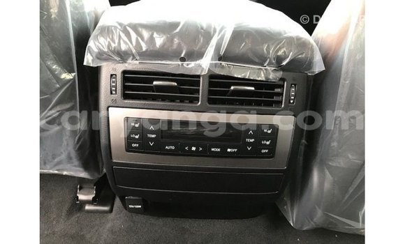 Acheter Import Voiture Toyota Land Cruiser Blanc à Import - Dubai, Malawi Acheter Import Voiture Toyota Land Cruiser Blanc à Import - Dubai, Malawi