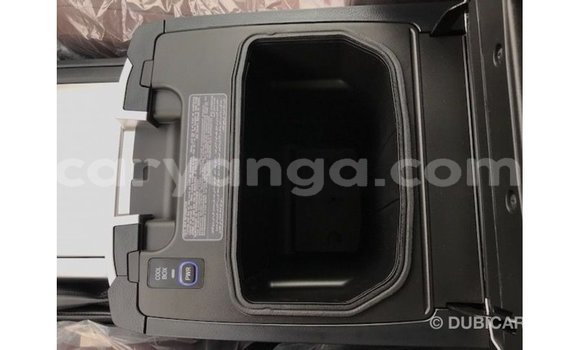 Acheter Import Voiture Toyota Land Cruiser Blanc à Import - Dubai, Malawi Acheter Import Voiture Toyota Land Cruiser Blanc à Import - Dubai, Malawi