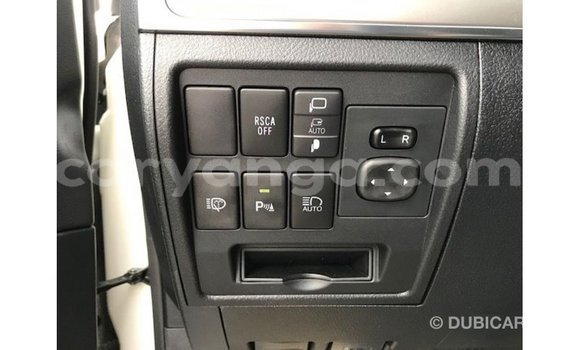 Acheter Import Voiture Toyota Land Cruiser Blanc à Import - Dubai, Malawi Acheter Import Voiture Toyota Land Cruiser Blanc à Import - Dubai, Malawi