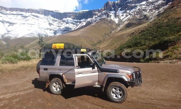 Buy Used Toyota Land Cruiser Silver Car in Lilongwe in Malawi