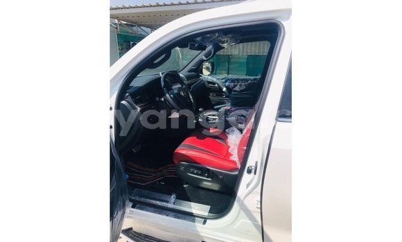 Acheter Import Voiture Lexus LX Blanc à Import - Dubai, Malawi Acheter Import Voiture Lexus LX Blanc à Import - Dubai, Malawi