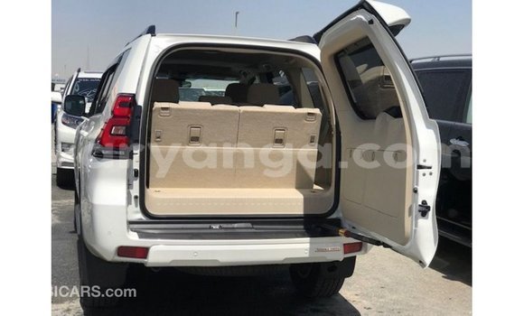 Acheter Import Voiture Toyota Prado Blanc à Import - Dubai, Malawi Acheter Import Voiture Toyota Prado Blanc à Import - Dubai, Malawi