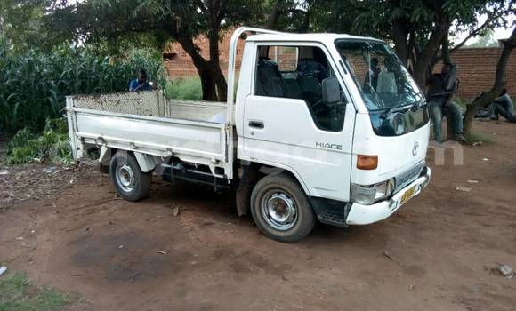 Buy Used Toyota Hiace White Car in Kasungu in Malawi Buy Used Toyota Hiace White Car in Kasungu in Malawi