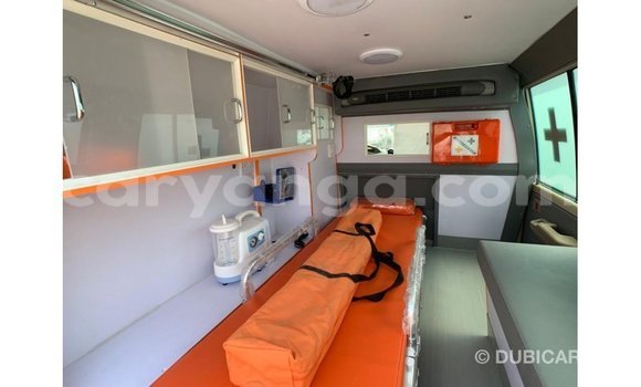 Acheter Import Voiture Toyota Land Cruiser Beige à Import - Dubai, Malawi Acheter Import Voiture Toyota Land Cruiser Beige à Import - Dubai, Malawi