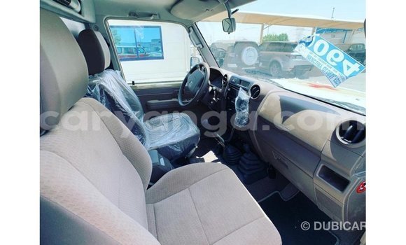 Acheter Import Voiture Toyota Land Cruiser Beige à Import - Dubai, Malawi Acheter Import Voiture Toyota Land Cruiser Beige à Import - Dubai, Malawi