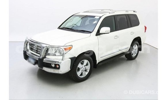 Acheter Import Voiture Toyota Land Cruiser Blanc à Import - Dubai, Malawi Acheter Import Voiture Toyota Land Cruiser Blanc à Import - Dubai, Malawi