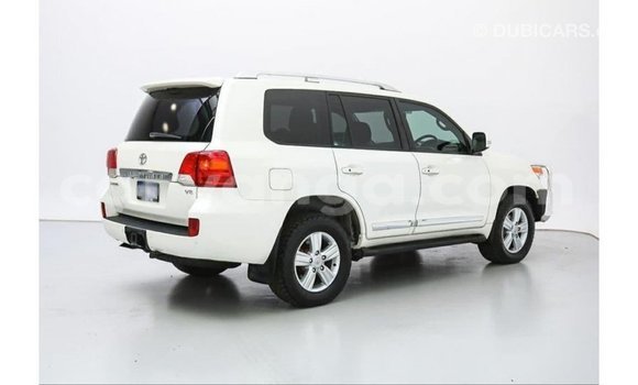 Acheter Import Voiture Toyota Land Cruiser Blanc à Import - Dubai, Malawi Acheter Import Voiture Toyota Land Cruiser Blanc à Import - Dubai, Malawi