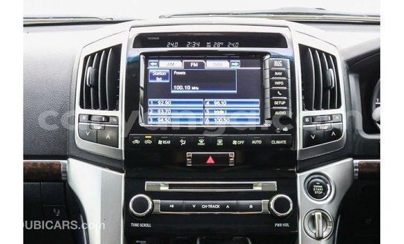 Acheter Import Voiture Toyota Land Cruiser Blanc à Import - Dubai, Malawi Acheter Import Voiture Toyota Land Cruiser Blanc à Import - Dubai, Malawi