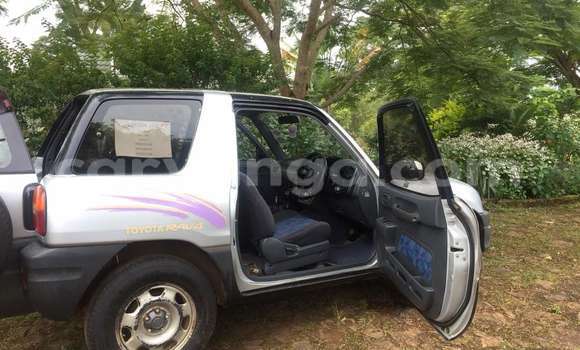 Nunua Ilio tumika Toyota RAV4 Silver Gari ndani ya Blantyre nchini Malawi Nunua Ilio tumika Toyota RAV4 Silver Gari ndani ya Blantyre nchini Malawi