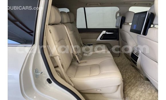 Acheter Import Voiture Toyota Land Cruiser Blanc à Import - Dubai, Malawi Acheter Import Voiture Toyota Land Cruiser Blanc à Import - Dubai, Malawi