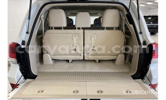 Acheter Import Voiture Toyota Land Cruiser Blanc à Import - Dubai, Malawi Acheter Import Voiture Toyota Land Cruiser Blanc à Import - Dubai, Malawi