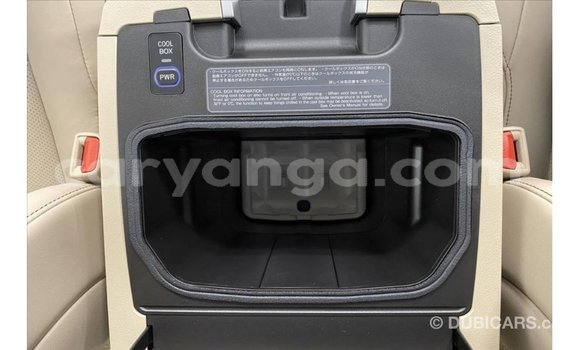 Acheter Import Voiture Toyota Land Cruiser Blanc à Import - Dubai, Malawi Acheter Import Voiture Toyota Land Cruiser Blanc à Import - Dubai, Malawi