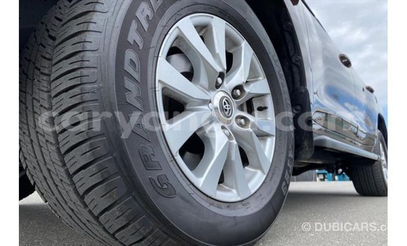 Acheter Import Voiture Toyota Land Cruiser Rouge à Import - Dubai, Malawi Acheter Import Voiture Toyota Land Cruiser Rouge à Import - Dubai, Malawi