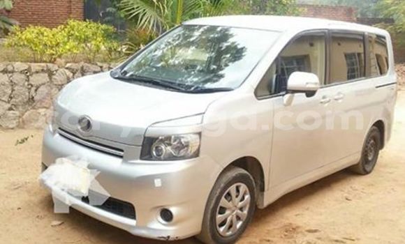 Nunua Ilio tumika Toyota Voxy Silver Gari ndani ya Blantyre nchini Malawi Nunua Ilio tumika Toyota Voxy Silver Gari ndani ya Blantyre nchini Malawi