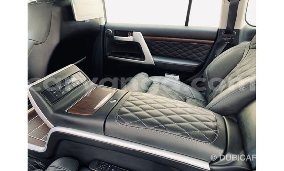 Acheter Import Voiture Toyota Land Cruiser Noir à Import - Dubai, Malawi Acheter Import Voiture Toyota Land Cruiser Noir à Import - Dubai, Malawi