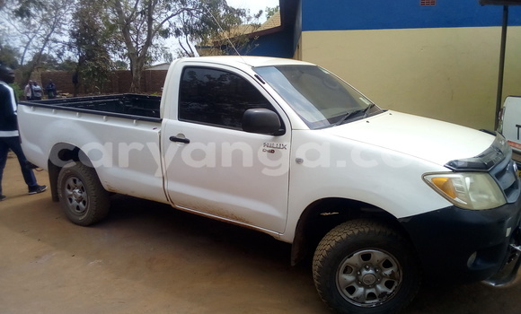 Buy Used Toyota Hilux White Car in Kasungu in Malawi Buy Used Toyota Hilux White Car in Kasungu in Malawi