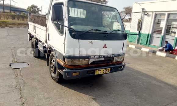 Buy Used Mitsubishi L400 White Truck in Kasungu in Malawi