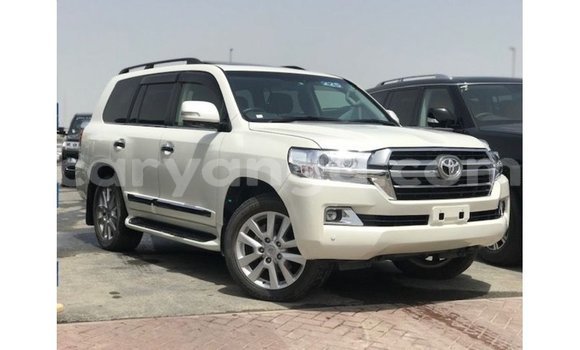 Acheter Import Voiture Toyota Land Cruiser Blanc à Import - Dubai, Malawi Acheter Import Voiture Toyota Land Cruiser Blanc à Import - Dubai, Malawi