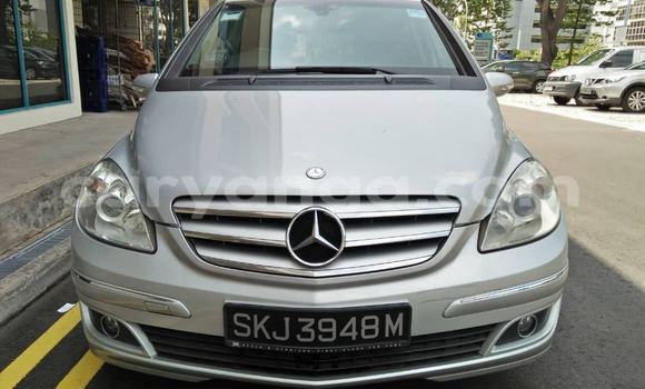 Buy Used Mercedes Viano White Car in Blantyre in Malawi
