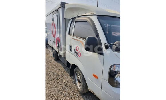 Buy Import Kia Carens White Car in Import - Dubai in Malawi Buy Import Kia Carens White Car in Import - Dubai in Malawi