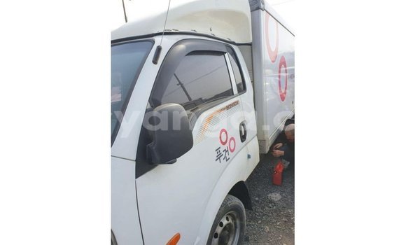 Buy Import Kia Carens White Car in Import - Dubai in Malawi Buy Import Kia Carens White Car in Import - Dubai in Malawi