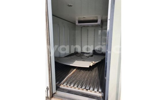 Buy Import Kia Carens White Car in Import - Dubai in Malawi Buy Import Kia Carens White Car in Import - Dubai in Malawi